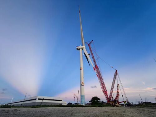 0714-微信-亚洲最大海上风机完成吊装 上海电气领航11兆瓦新时代2