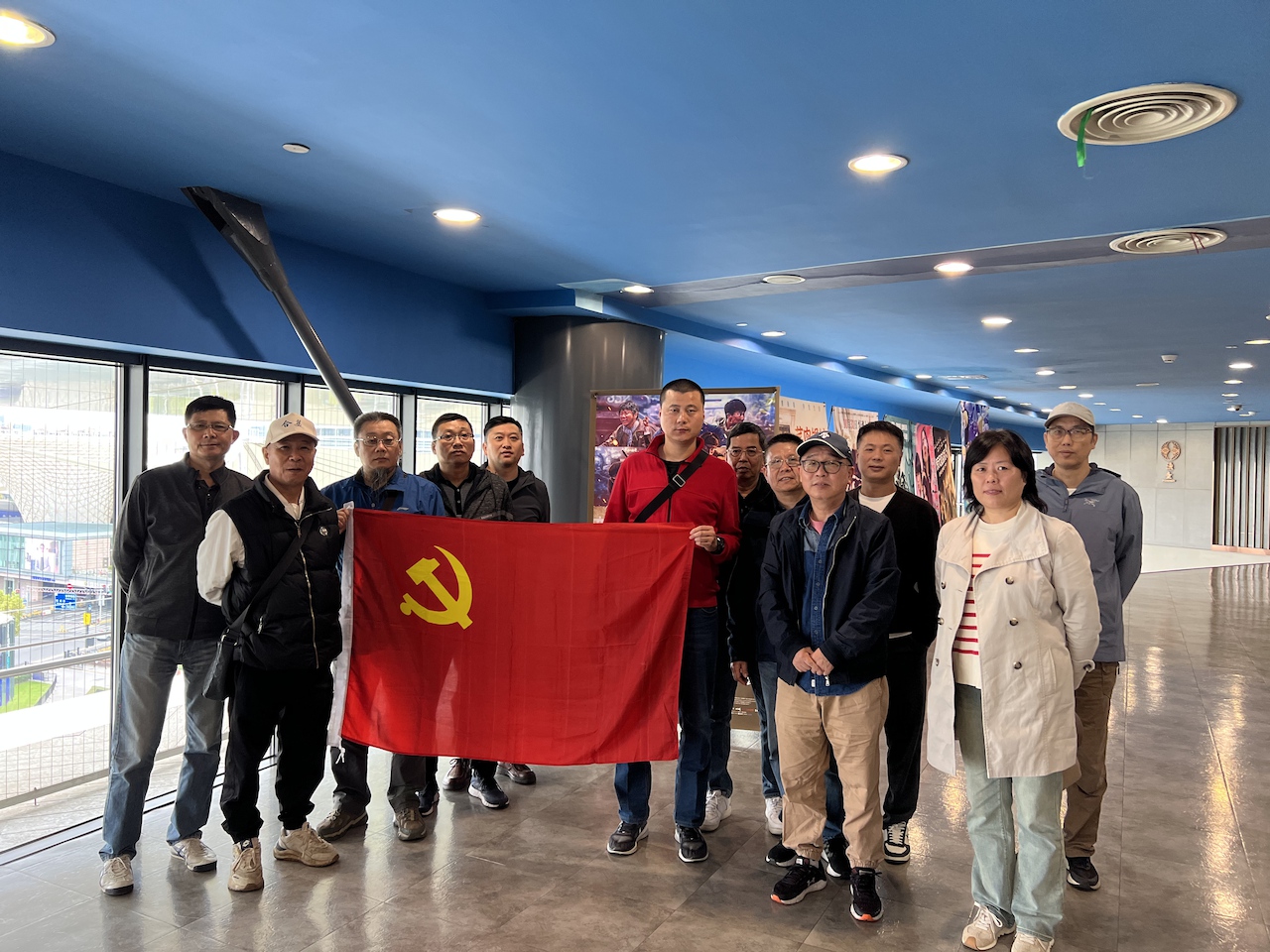 浦东区域党支部开展《志愿军：浴血和平》电影党课活动