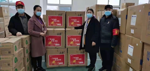 0221-报纸-百色疫情严峻  风电捐赠物资